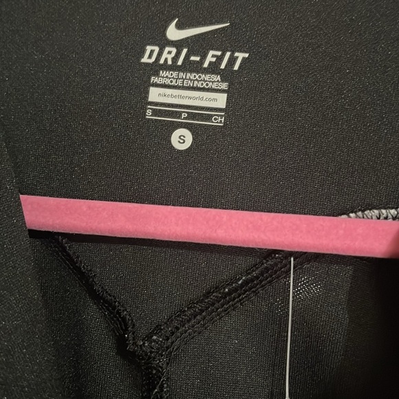 NEW 😊Nike Black Dri-Fit Jacket thumb holes , love the thumb holes.tag pull . - Picture 2 of 9